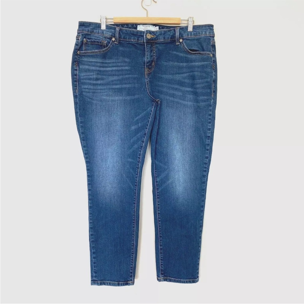 torrid Boyfriend Jeans in Medium Blue Wash